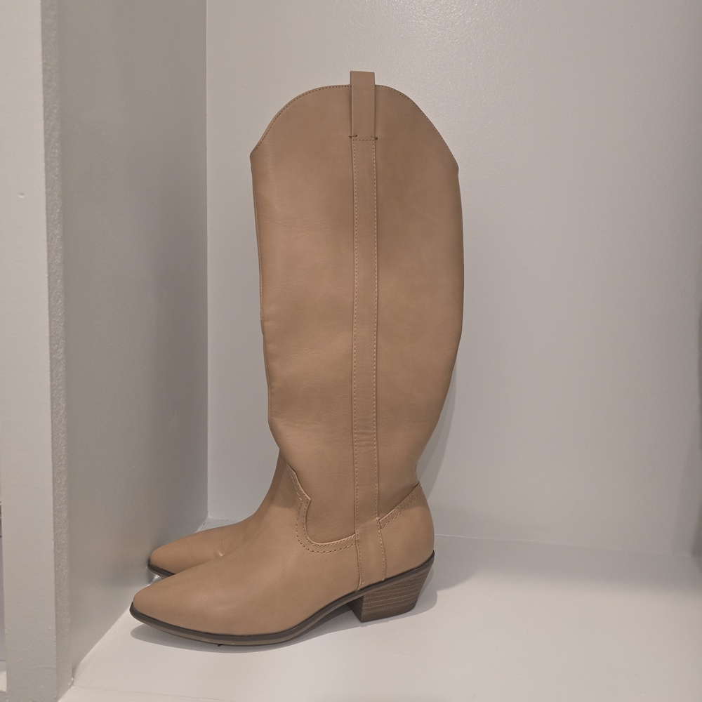 White Mountain Tan Heeled Boots